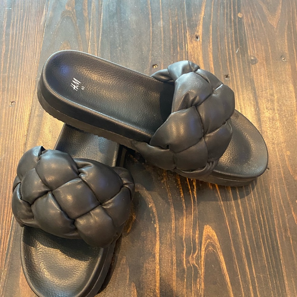 Woman’s H & M black braided platform sandals